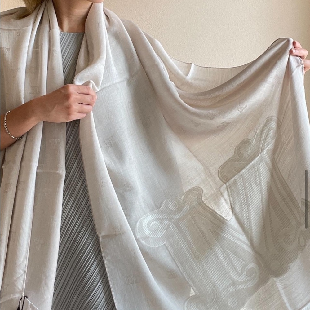 MaxMara Wool Scarf in oak meal color